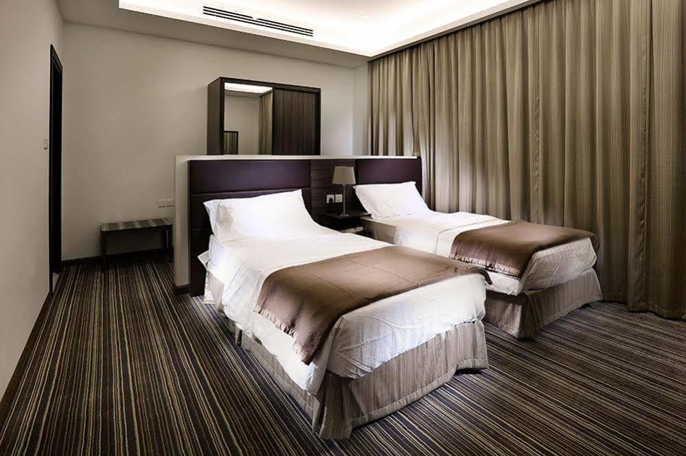 Grand Lily Hotel Suites Al-Hofuf Esterno foto